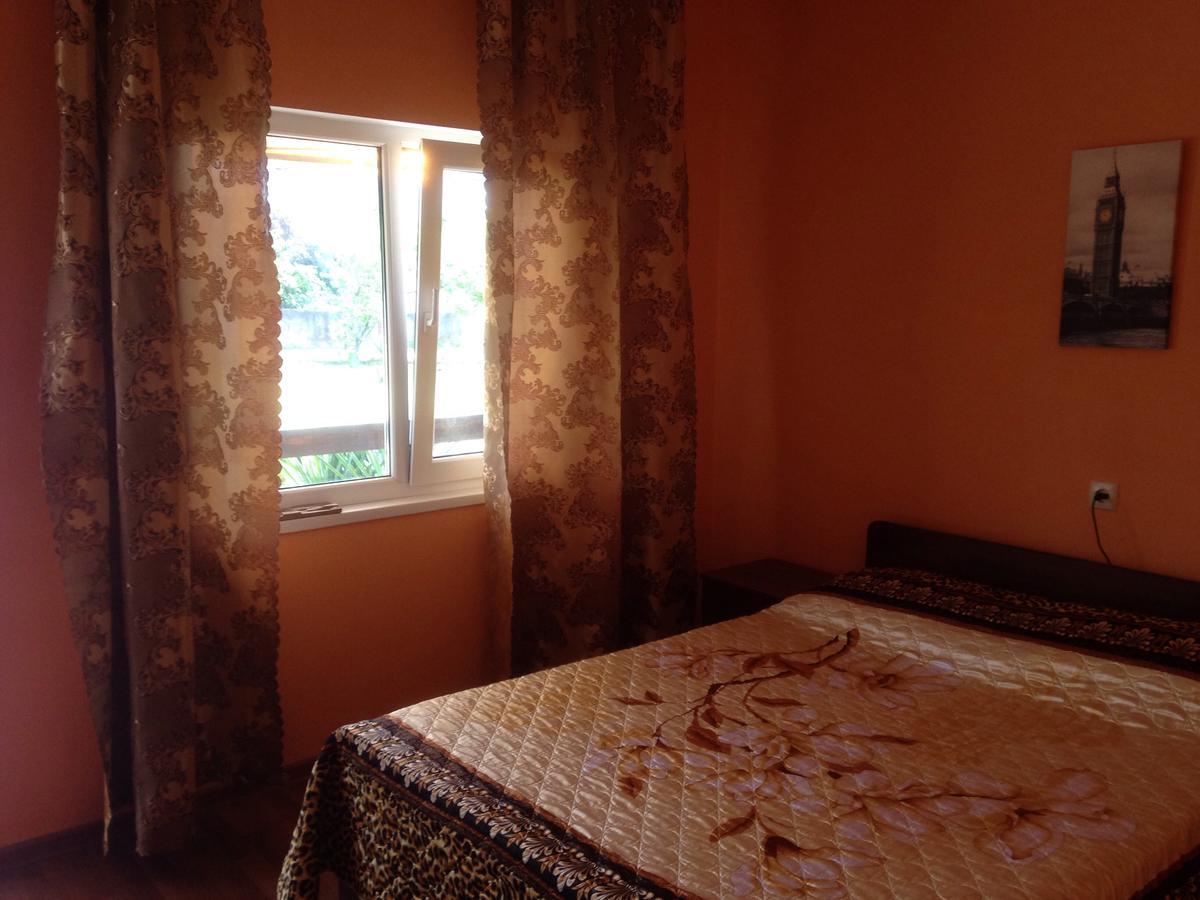 Изабелла Hotel Pizunda Bagian luar foto